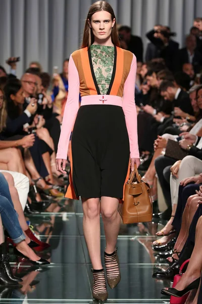 Look 14